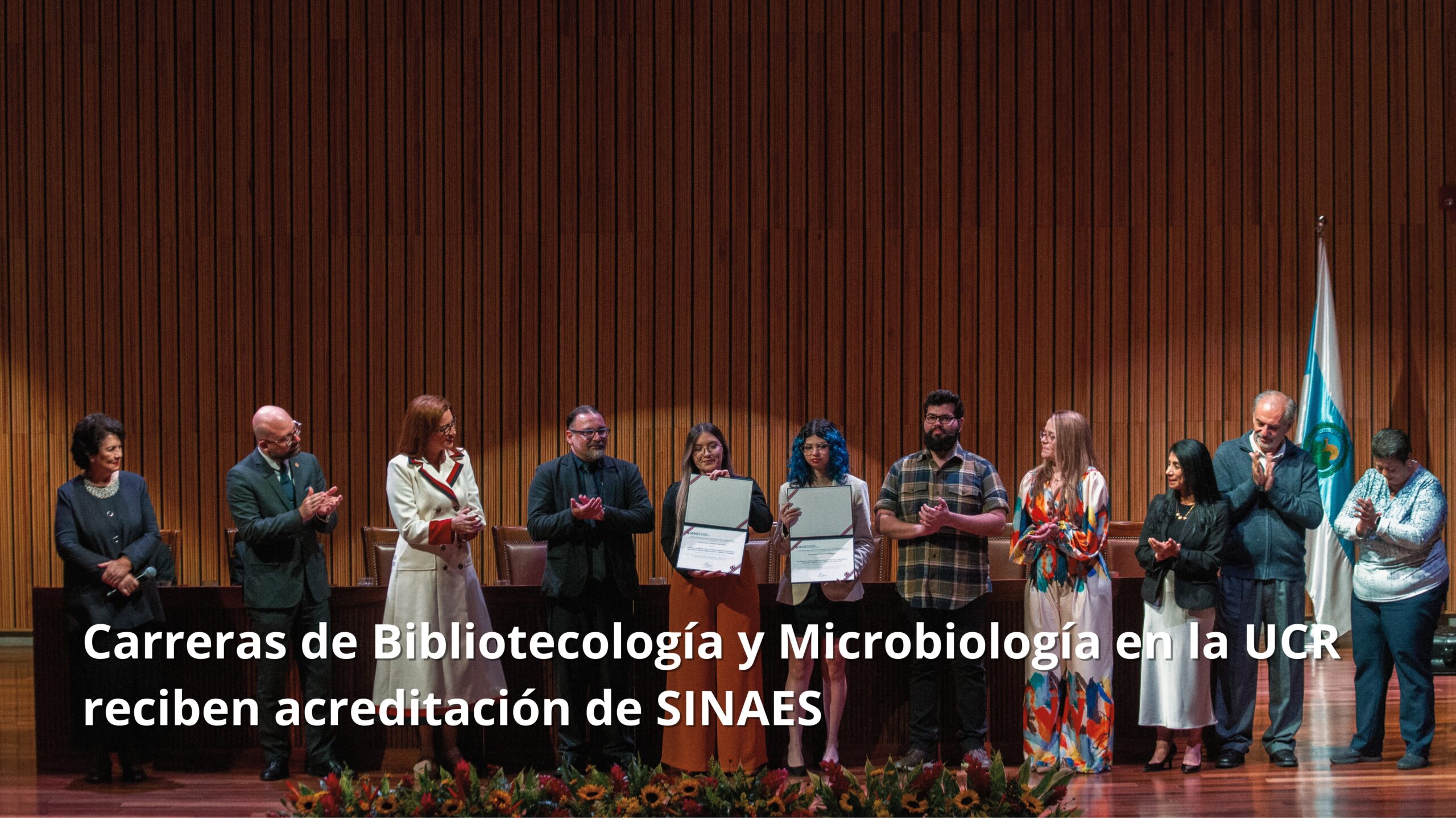 Carreras de Bibliotecología y Microbiología en la UCR reciben acreditación de SINAES